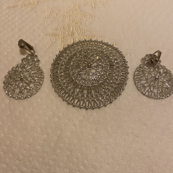 Sarah Coventry brooch and earrings PM 1766 - Picture 2 of 5